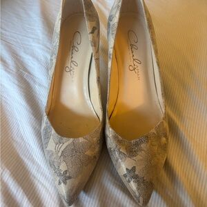 Alamar Women's Beige Floral Heels